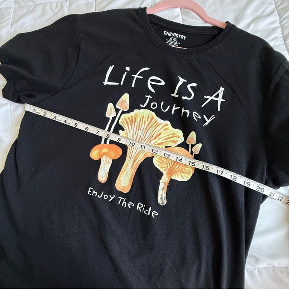 Chemistry “Life Is A Journey” Mushroom Graphic Tee Size XL - Picture 4 of 5